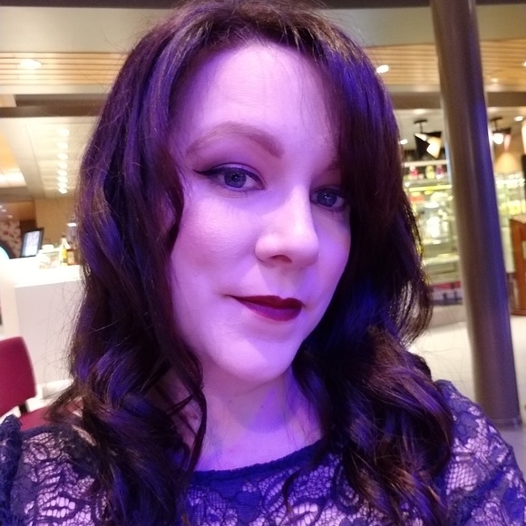 Meet your Posher, Amanda - Picture 1 of 1